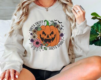 Moletom meio assustador de Halloween, camiseta de Halloween com flores silvestres, camiseta de abóbora de Halloween, camiseta feminina de Halloween, camiseta meio doce de Halloween