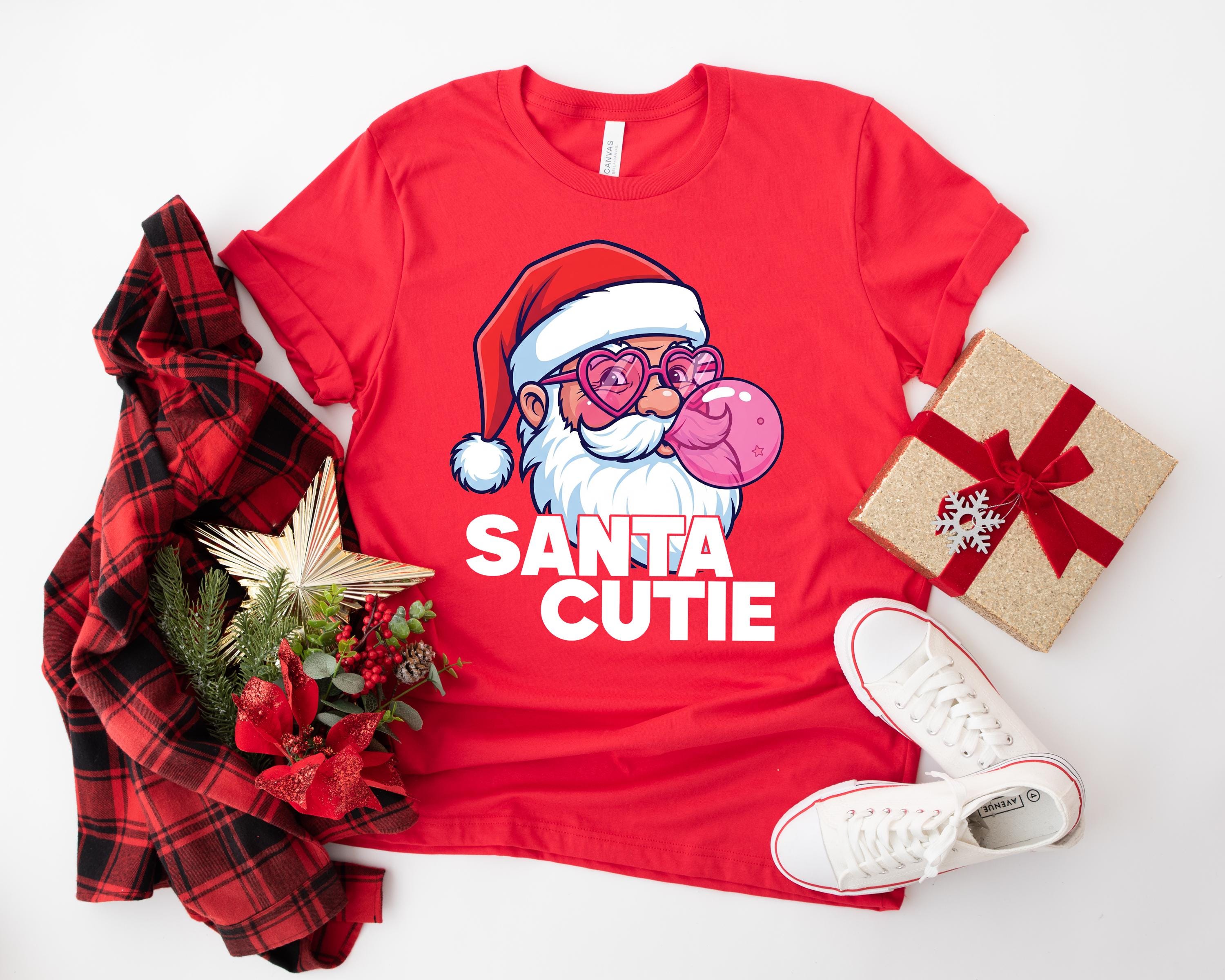 キュートなサンタのバブルガムデザインのクリスマスTシャツ。男女兼用