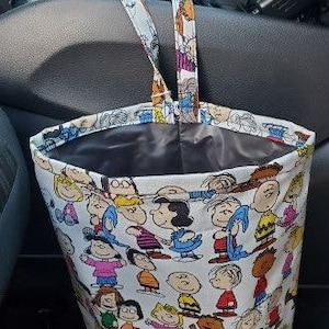 Charlie Brown and the Gang Vinyl-lined Classy Car Trash Bag / Item # CL1010