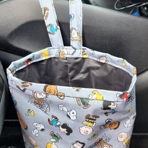 Charlie Brown and the Gang on Gray Vinyl-lined Classy Car Trash Bag / Item # CL1448