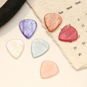 Customizable Colorful Resin Guitar Picks, Unique Handcrafted Vibrant Picks for Musicians, Perfect Gift for Guitar Lovers