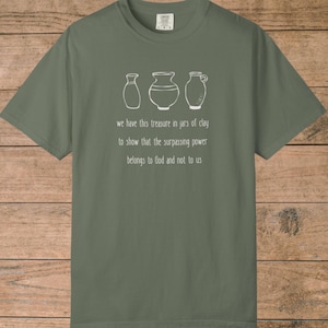 Camiseta cristiana de cerámica "2 Corintios 4:7, Tesoro en vasijas de barro", colores cómodos