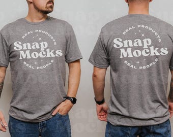 Gildan 64000 Graphite Heather Mockup met gesplitste weergave | Mock-up T-shirt achterkant | Nepmodel echt mannelijk model | Eenvoudig model T-shirt met voor- en achteraanzicht