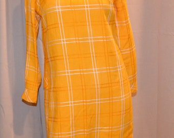 1960's Vintage Dress Details in The Back Flattering Mod Fit