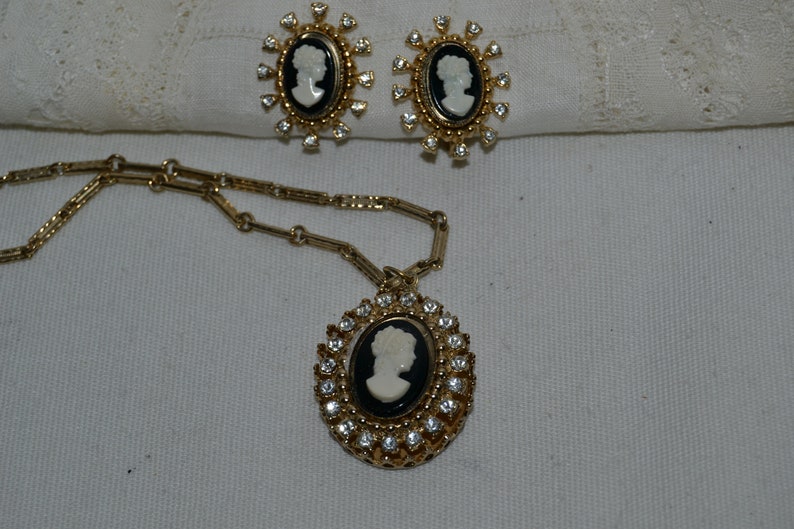 Vintage Cameo Necklace with Chain & Screw Back Earrings Coro image 3