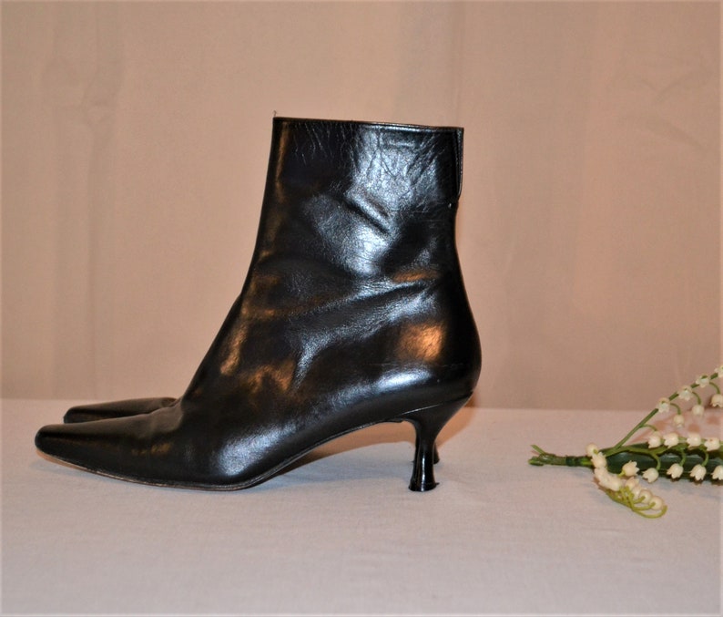 stuart weitzman kitten heel boots