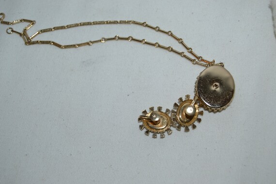 Vintage Cameo Necklace with Chain & Screw Back Ea… - image 4