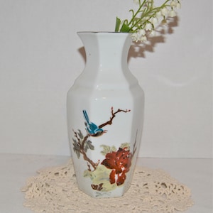 Vintage Bird Timeless Famille Rose and Leaves Vase