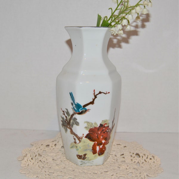 Vintage Bird Timeless Famille Rose and Leaves Vase