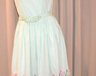 Vintage 1950&#39;s Beautiful Pink Floral on Mint Green