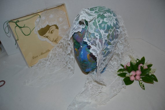 Lace Mantilla Veil White, New in Box 1950's - image 4
