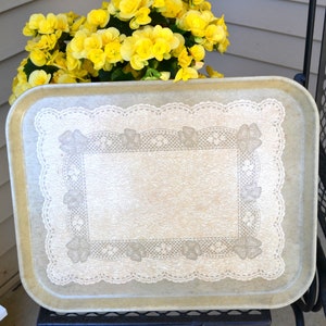 Plateau vintage ivoire sur chamois pour restaurant scolaire en fibre de verre