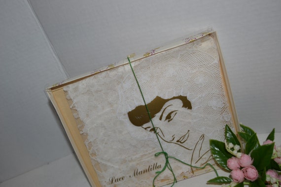 Lace Mantilla Veil White, New in Box 1950's - image 2