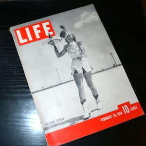 Vintage Life Magazine February 26, 1940 Roadside Car Hop