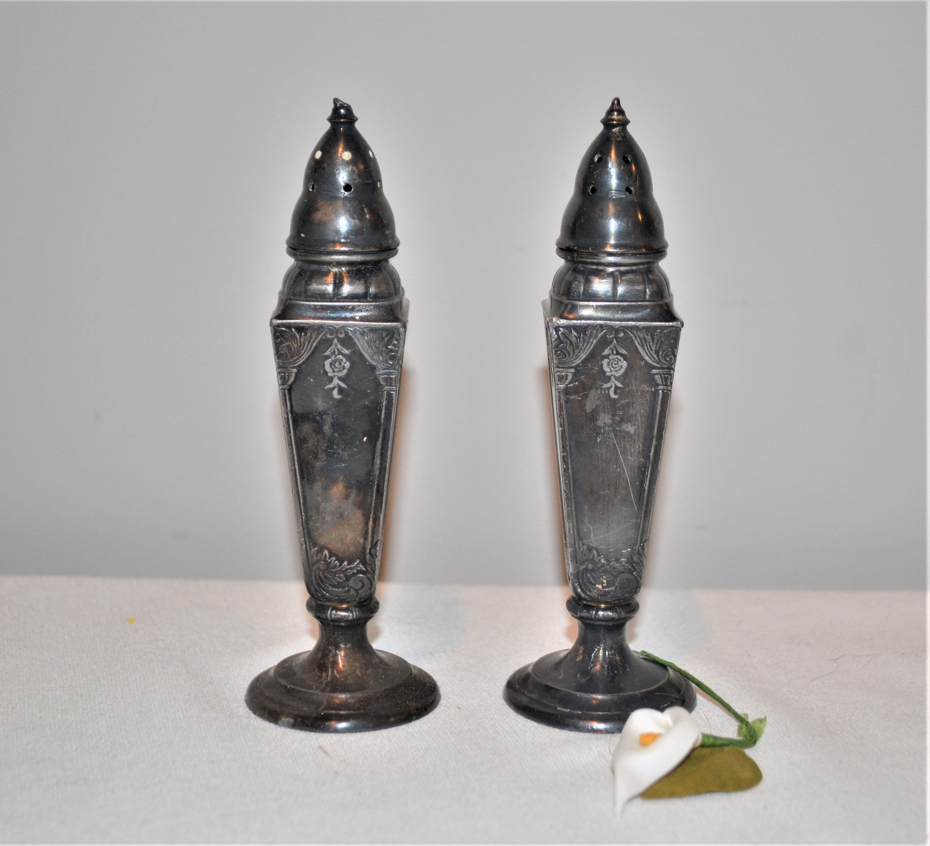 Vintage Salt and Pepper Shakers / Poole Silver Plated Etsy