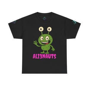 Happy Alien Graphic Tee: Funny Sci-Fi Unisex T-Shirt