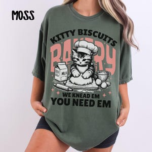 Cat Biscuit Maker Comfort Colors Shirt, Funny Cat Kneading Shirt, Vintage Retro Oversized Shirt, Kitty Biscuits Shirt, Cat Lovers Shirt