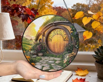 Haus Glasmalerei Suncatcher, Fantasy Fenster hängende Geschenke für Buchliebhaber Fans, Cottage ländliche Landschaft Wandkunst Geschenke für Mama Nanny
