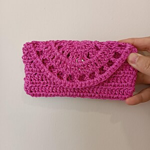 Custodia per occhiali fatta a mano in filato di carta rosa