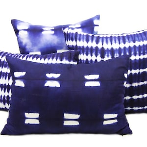 Decoratieve kussensloop Shibori, kussen hand tie-dye, shibori-stof, decor boho, indigoblauw kussen, UITVERKOOP