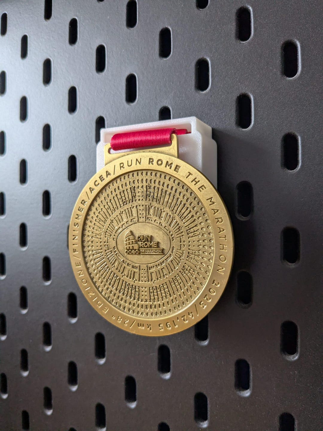 3D gedruckter Medaillenhalter: IKEA Skadis Pegboard Display - Läufer Geschenk