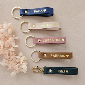 porte-clé en cuir  personnalisé parrain ,papa, maman, chez nous prénom et date d'anniversaire