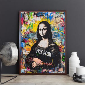 "Graffiti Style Mona Lisa Leinwand - Bold Pop Art mit ""Free Doom"" Botschaft, Street Art-inspirierte Wanddekoration für moderne Häuser oder Studios."