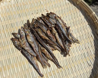 Dehydrated Capelin Fish Treats: Natural Crunchy Seafood Snack for Dogs & Cats (10pcs)