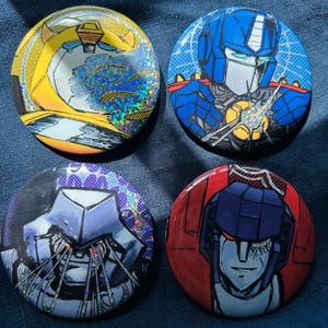 Insignia holográfica de Transformers Skybound