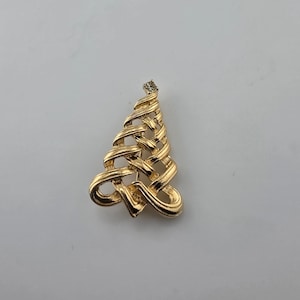 Vintage Christmas Tree Brooch Gold Tone Rhinestone Holiday Pin Jewelry
