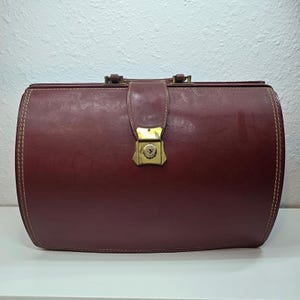 Vintage leren docto- of legal-tastas Aktetas bordeauxrood messing slothandvat