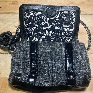 BRIGHTON Julliete Tweed Black Patent Leather Floral Bow Chain Purse E794062 image 5