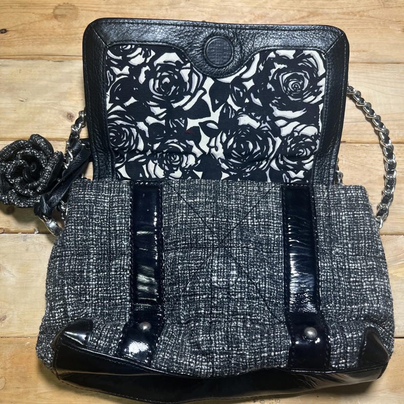 BRIGHTON Julliete Tweed Black Patent Leather Floral Bow Chain Purse E794062 image 5