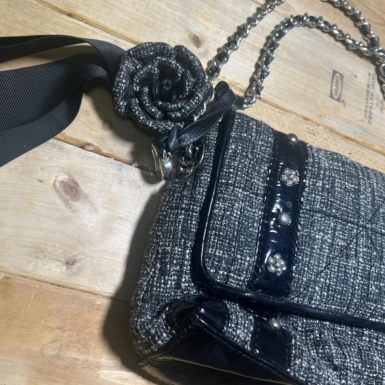 BRIGHTON Julliete Tweed Black Patent Leather Floral Bow Chain Purse E794062 image 3