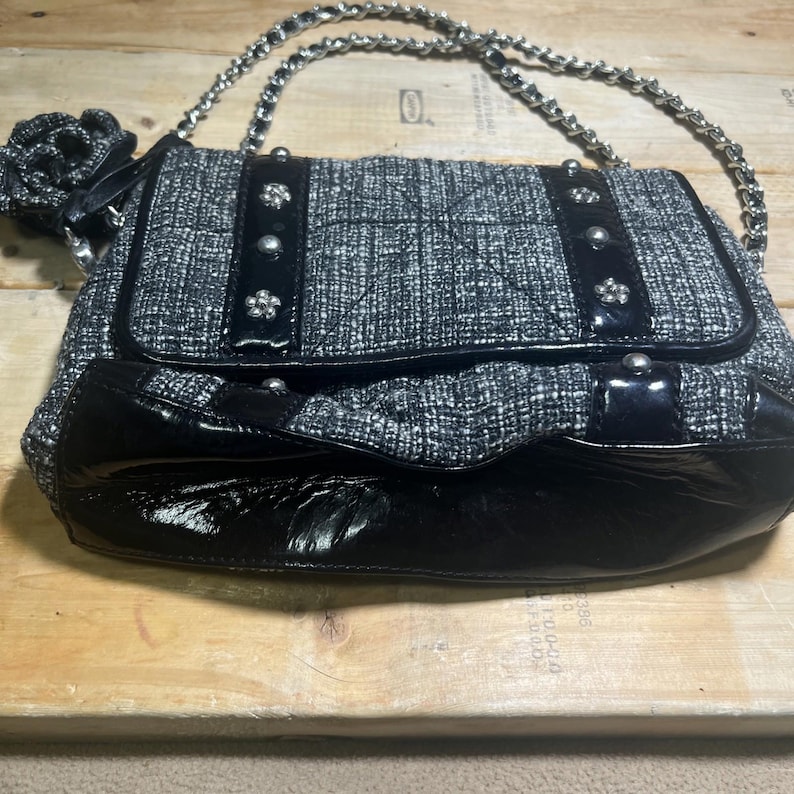 BRIGHTON Julliete Tweed Black Patent Leather Floral Bow Chain Purse E794062 image 2