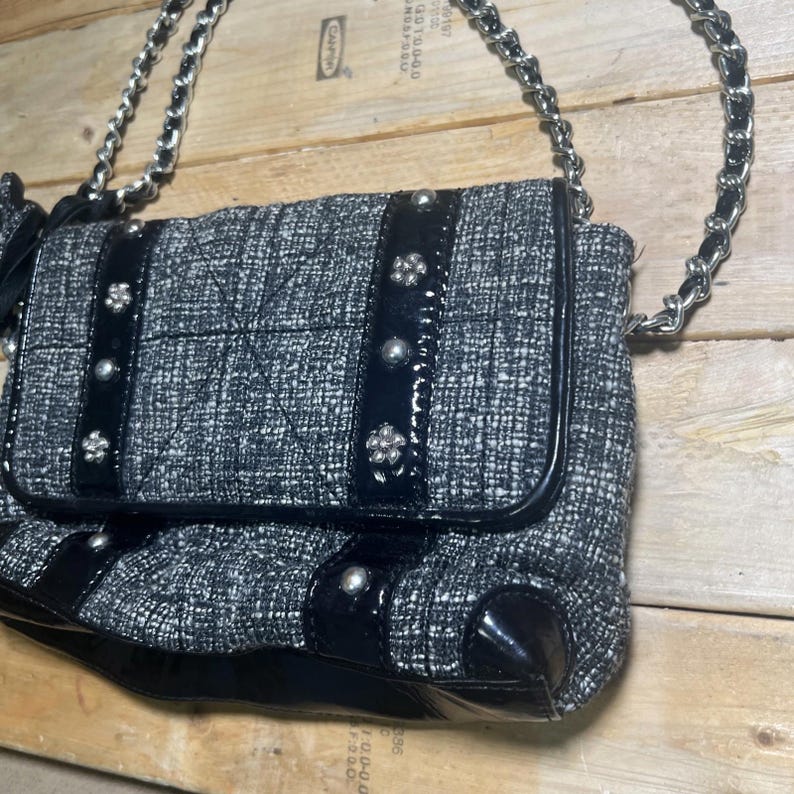BRIGHTON Julliete Tweed Black Patent Leather Floral Bow Chain Purse E794062 image 4