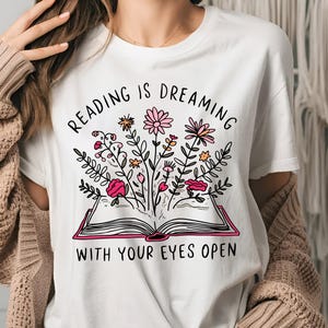 Lesen träumt mit Ihren Augen offen, Grafik-T-Shirt, Lehrer-Shirt, Bibliothekar-Buch-Liebhaber-Shirt, Lese-Shirt, Bücher-Shirt, Lehrer-Geschenk