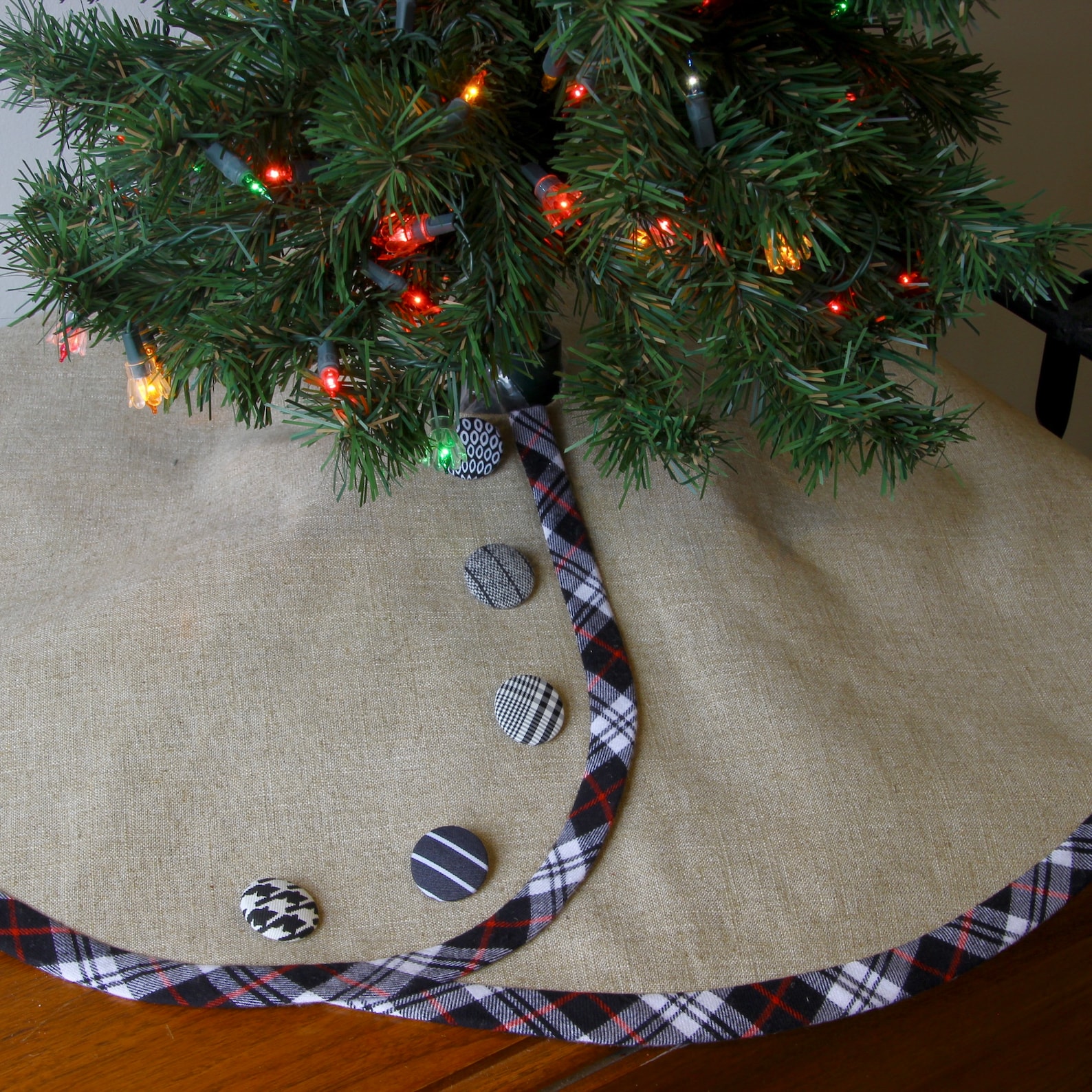 Pencil Christmas Tree Skirt 