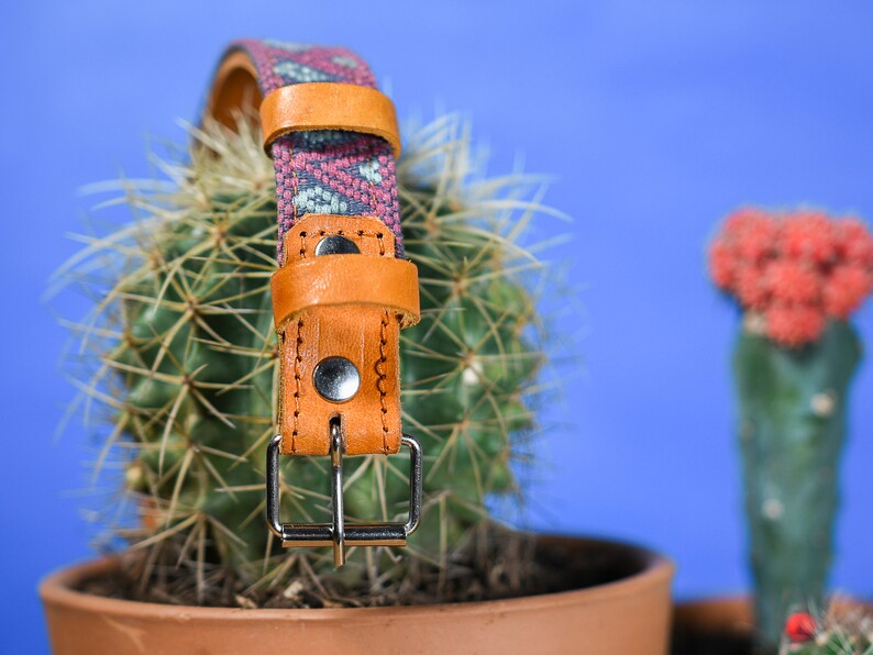 Artisanal leather dog collar handcrafted by Mexican artisans using Aztec techniques. This Western dog collar features genuine leather, intricate embroidery, stainless steel D-rings, and inner padding. Perfect for small, medium, and large dogs.