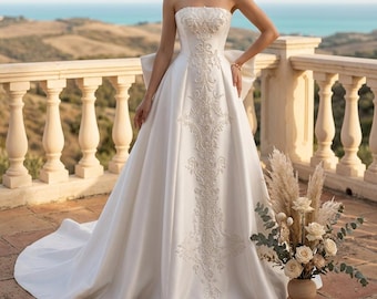 Strapless Satin Wedding Dress Elegant Plus Size Bridal Gown Minimal Simple Long Formal Dress Romantic Occasion Wear