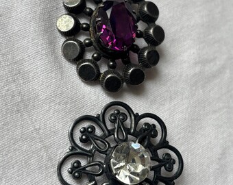 Two brooches, jewelry.