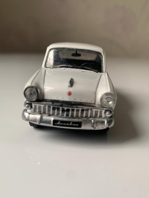 Miniature Voiture Moskvich 433, échelle 1:43 - Série Olympique 80, URSS, Novoexport