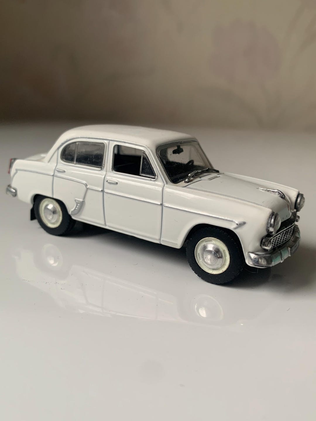 ANCIENNE VOITURE MINIATURE Moskvitch 427 USSR URSS Russe Novoexport 1
