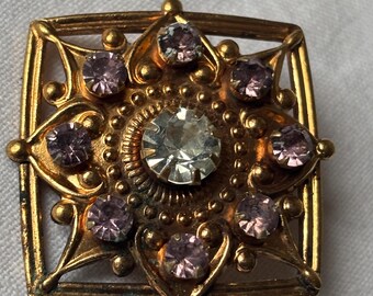 Brooch jewelry