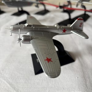 Scale model of the Soviet DB-3 aircraft. Long-range bomber. DeAgostini. Metal.