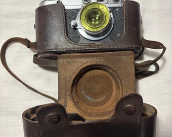 Cámara Zorki S. Leica analógica. Objetivo Industar 22. F 5 cm, 1:35. En funcionamiento.