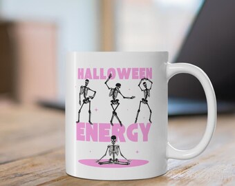 Taza de Halloween, energía de Halloween, vibraciones espeluznantes, taza de café rosa y negra, taza de café para todos los días, regalo de Halloween