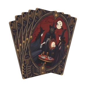 Sorcières, vampires et loups-garous jouant aux cartes, cartes de poker, neuves dans une boîte blanche, rami, blackjack, bridge, fantaisie, cadeau parfait