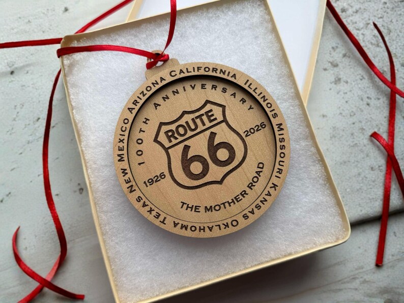 Lasergegraveerd Route 66-ornament | 100e verjaardag | De moederweg aandenken | Roadtripcadeaus afbeelding 6