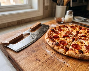 Personalisierter Pizzaschneider mit Wippfunktion | Individuell gravierter Pizzaschneider | Geschenk für sie | Jahrestagsgeschenk | Einzugsgeschenk | Vatertagsgeschenk